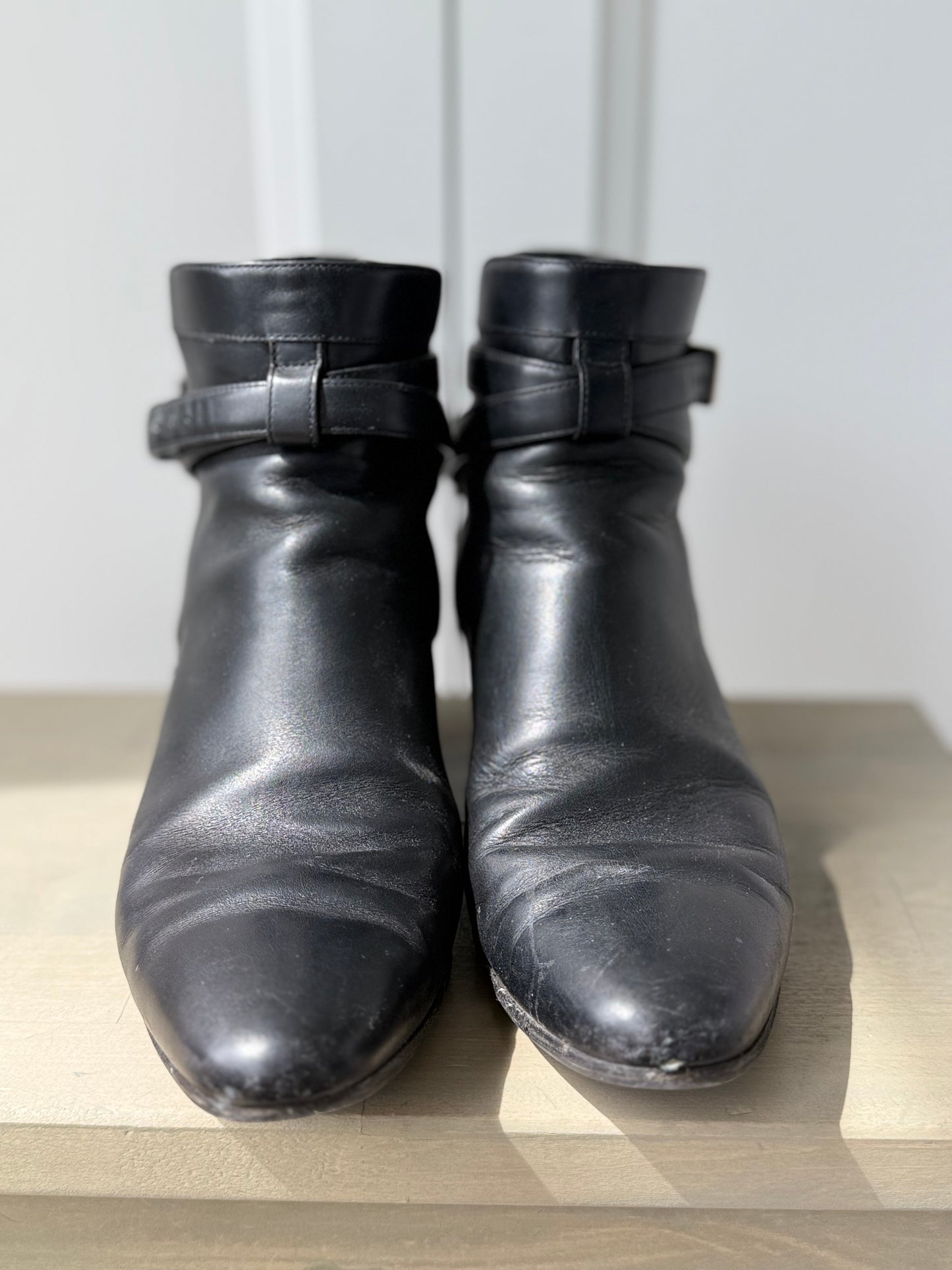 Saint Laurent Black Leather Ankle Boots β Size 39