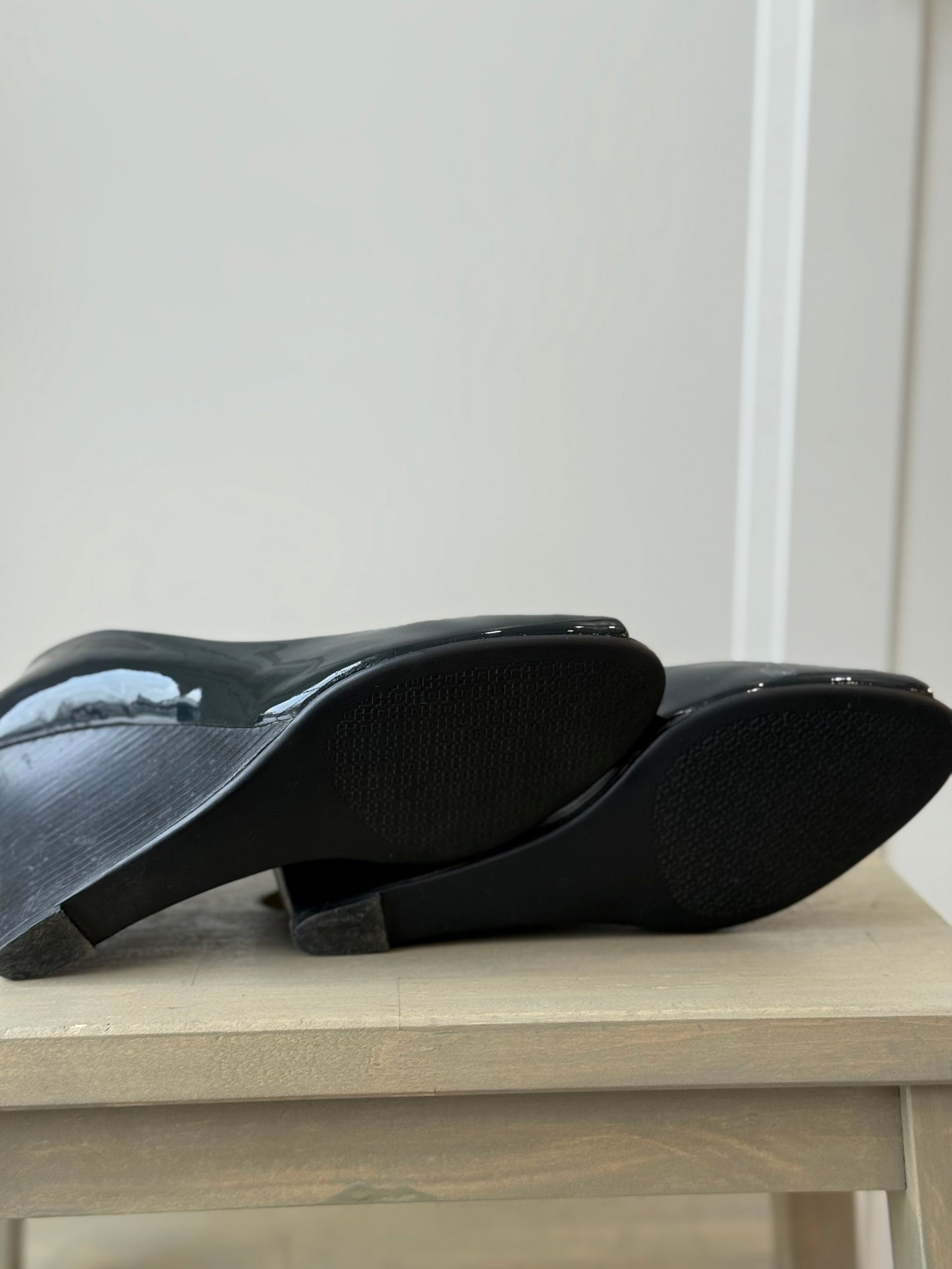 Tory Burch Navy Blue Patent Leather Pumps – Size 10