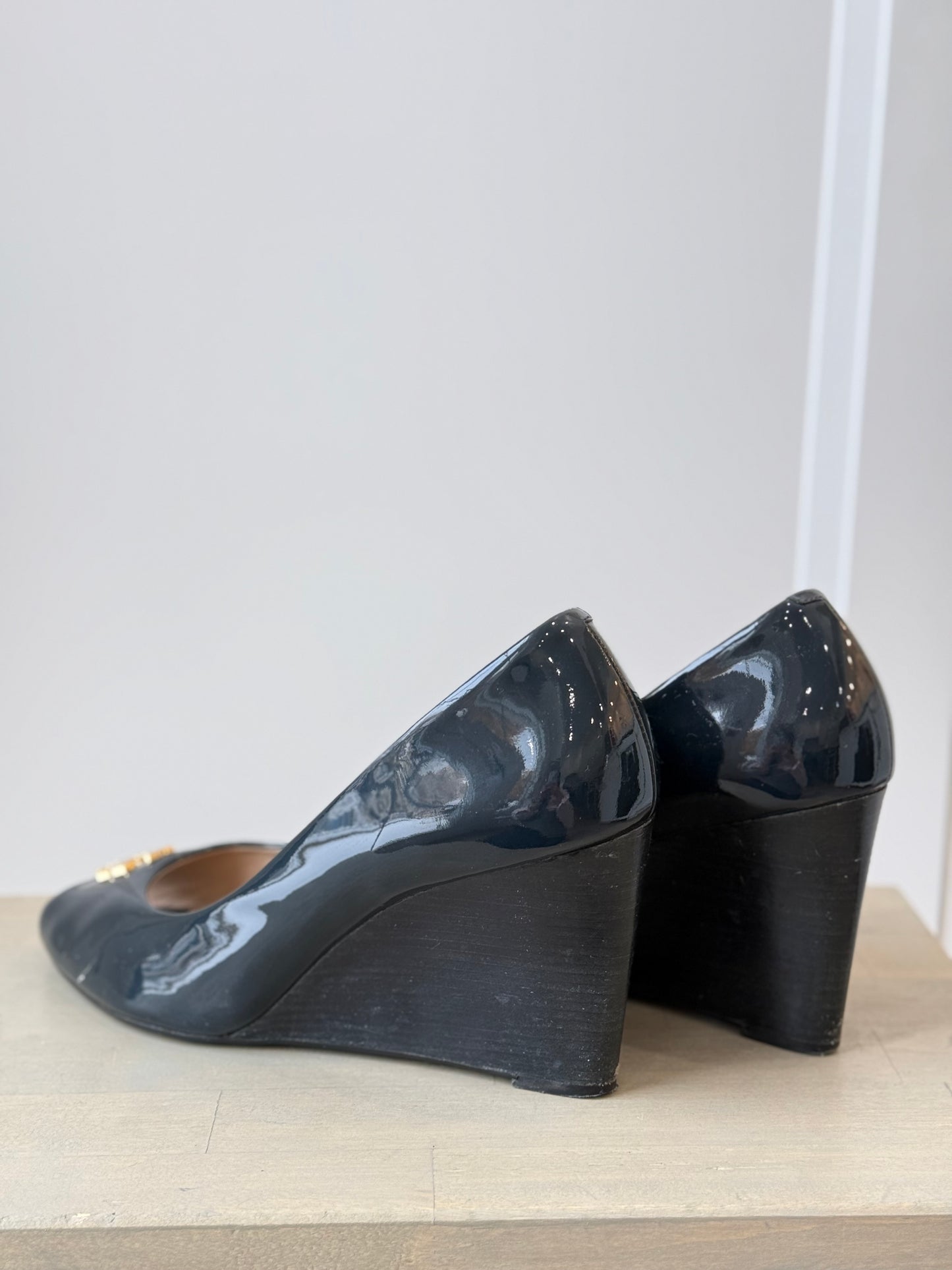 Tory Burch Navy Blue Patent Leather Pumps – Size 10