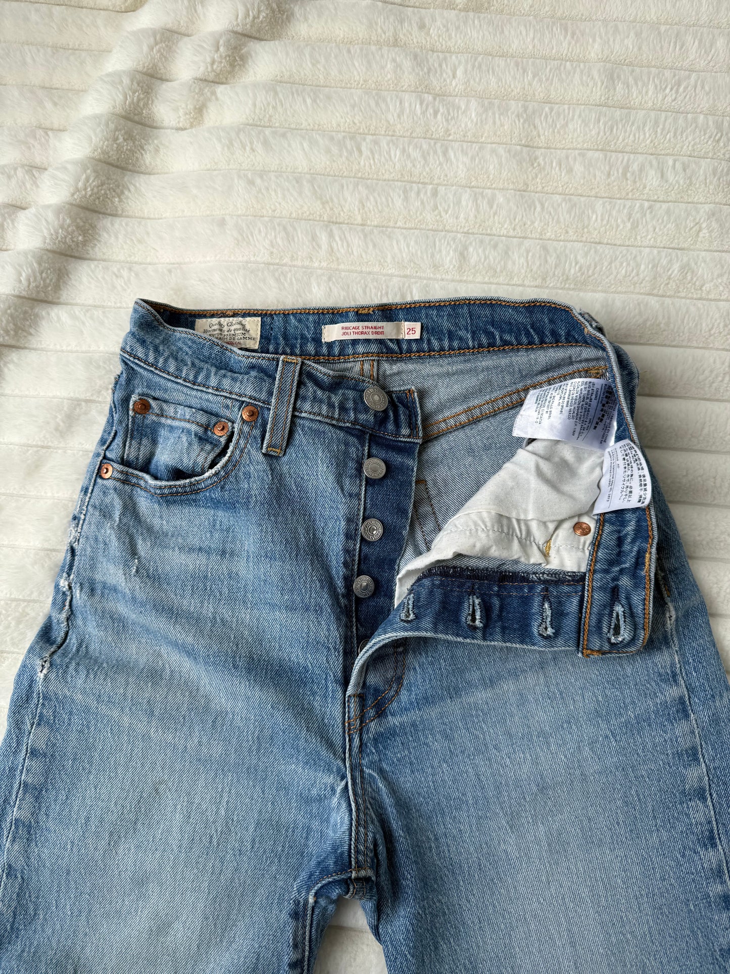 Levi’s Ribcage Straight Jean - Size 25