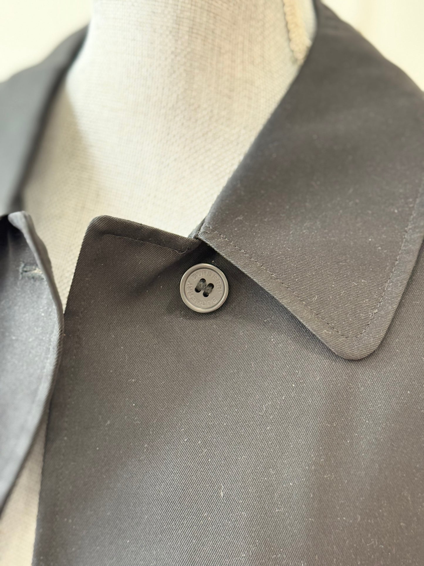 Burberry Single-Breasted Trench Coat with Check Lining – Size XL