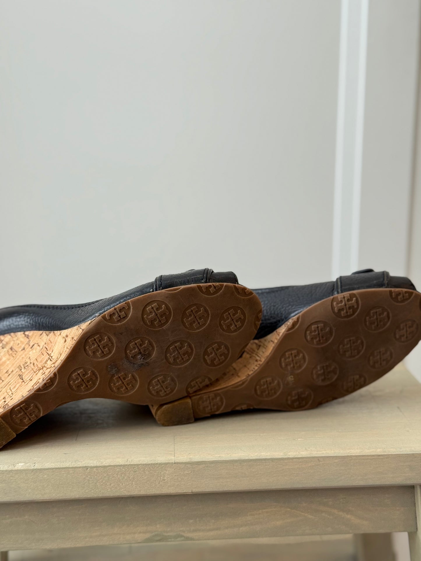 Tory Burch ‘Carnell’ Peep‑Toe Wedge Pump – Size 9