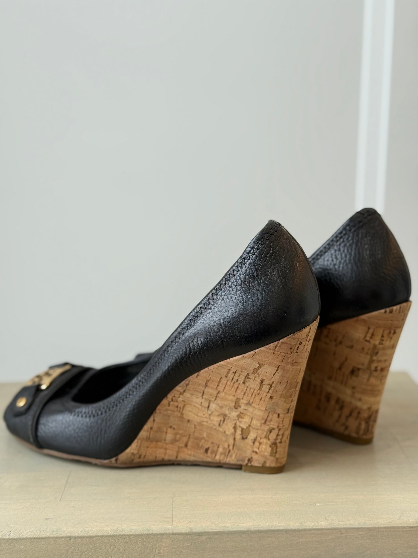 Tory Burch ‘Carnell’ Peep‑Toe Wedge Pump – Size 9